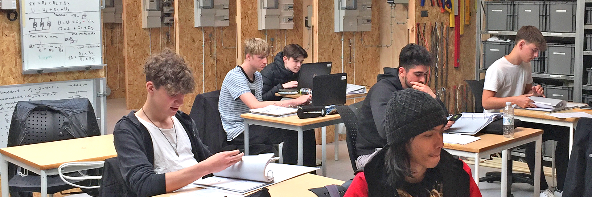 elektrikere har klasseundervisning på College360