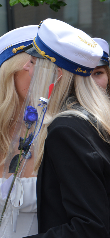 HHX Livet Paa Skolen Studenter Kram