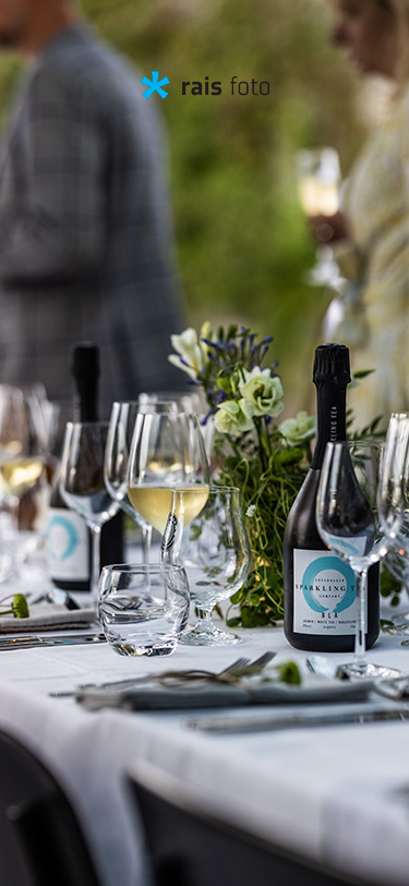 Eud Tjener Borddaekning Raisfoto