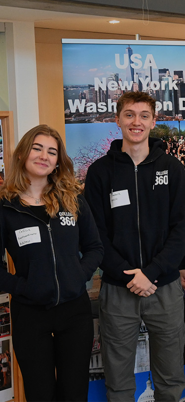 Hhx Livet Paa Skolen Aabent Hus Elever I Hoodies