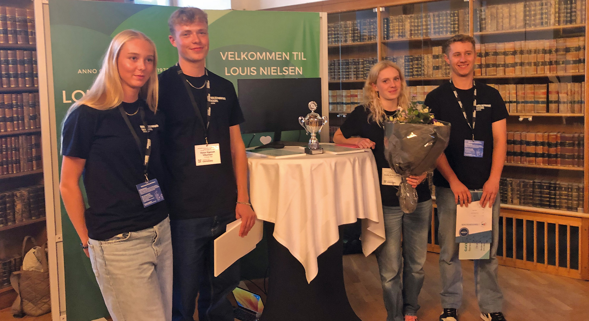 Holdet fra HHX i Silkeborg til DM i erhvervscase, hvor årets virksomhed er Louis Nielsen