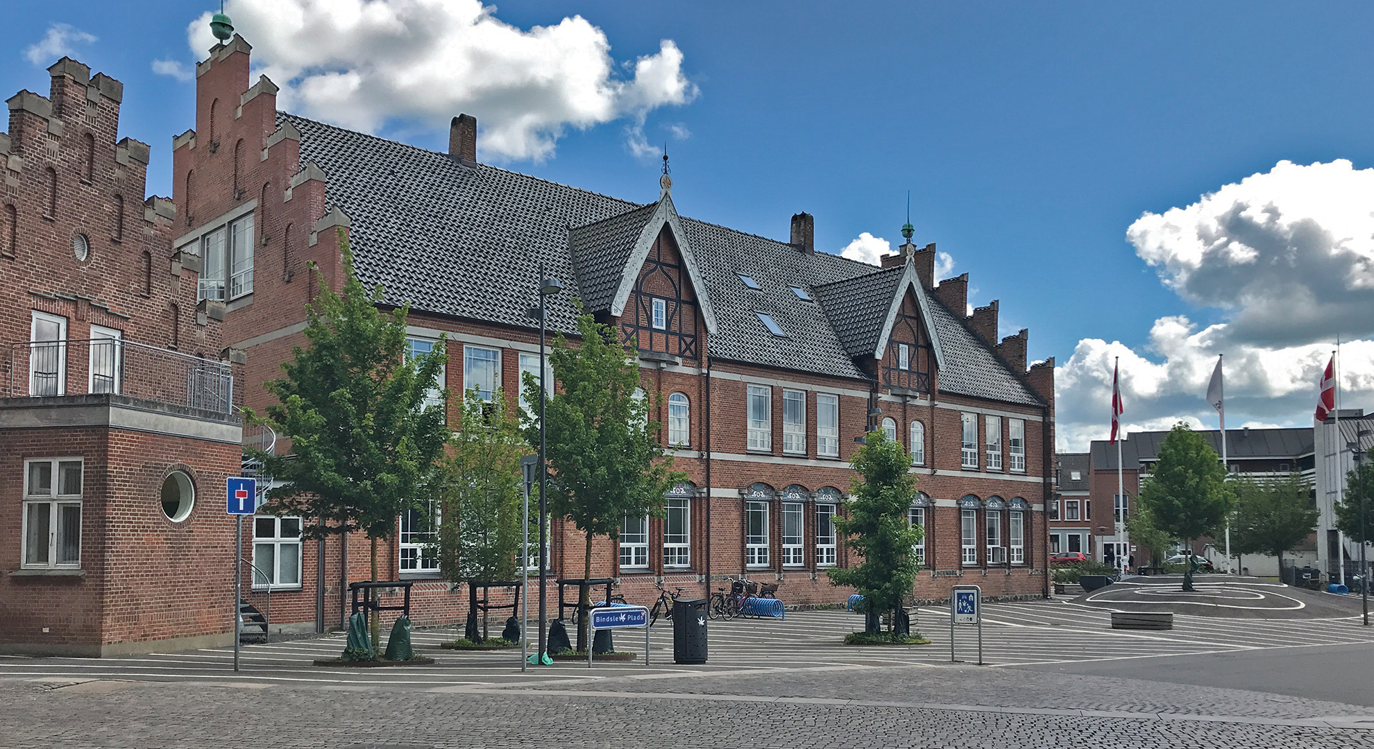 Rosenbygningen på Bindslevs Plads 1, som huser HHX og HTX i Silkeborg