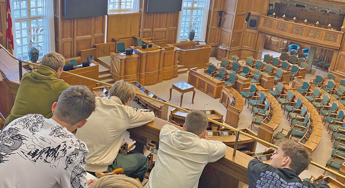 Hhx Livet Paa Skolen Elever Paa Christiansborg