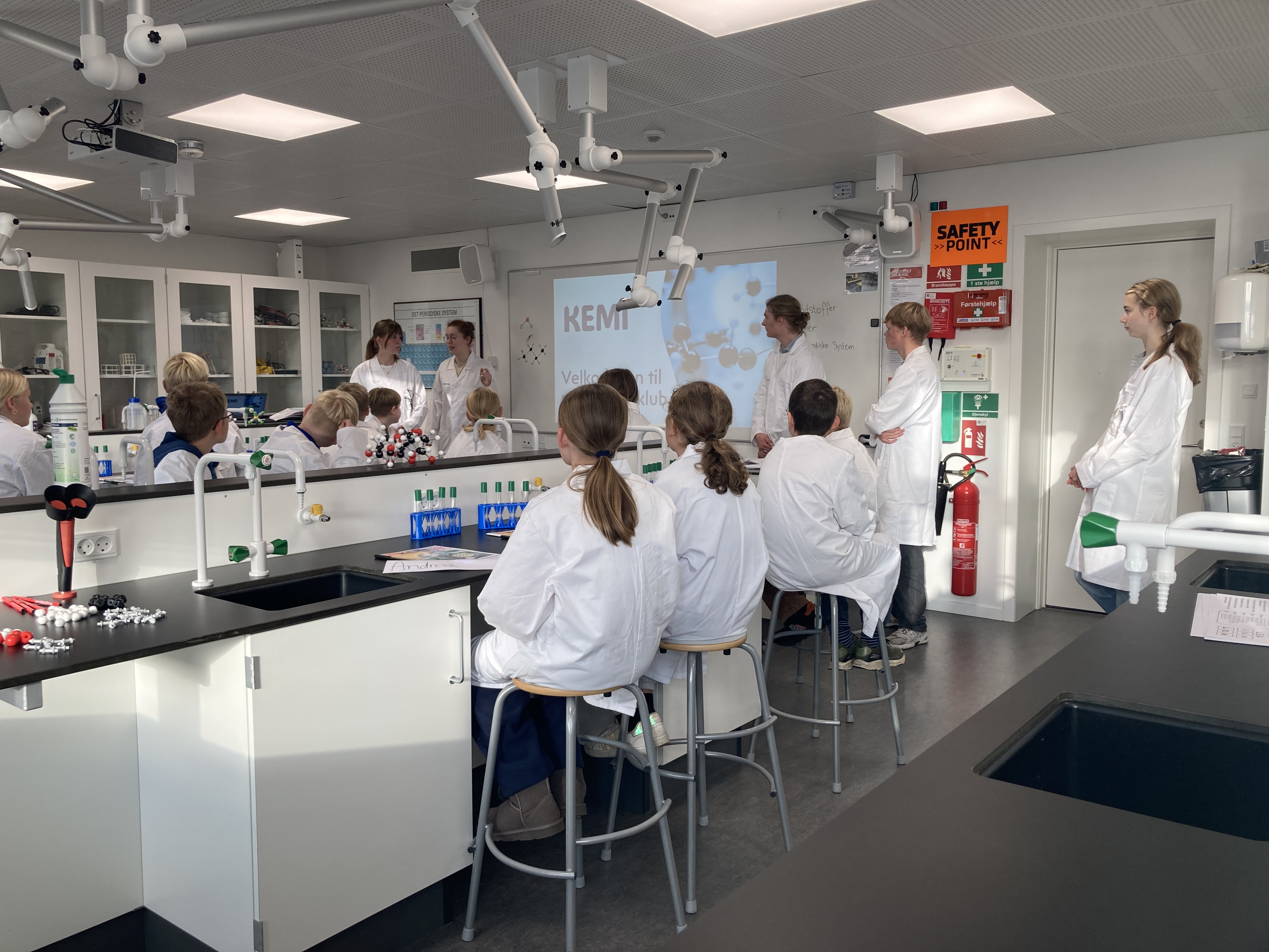 Elever til videnskabsklub