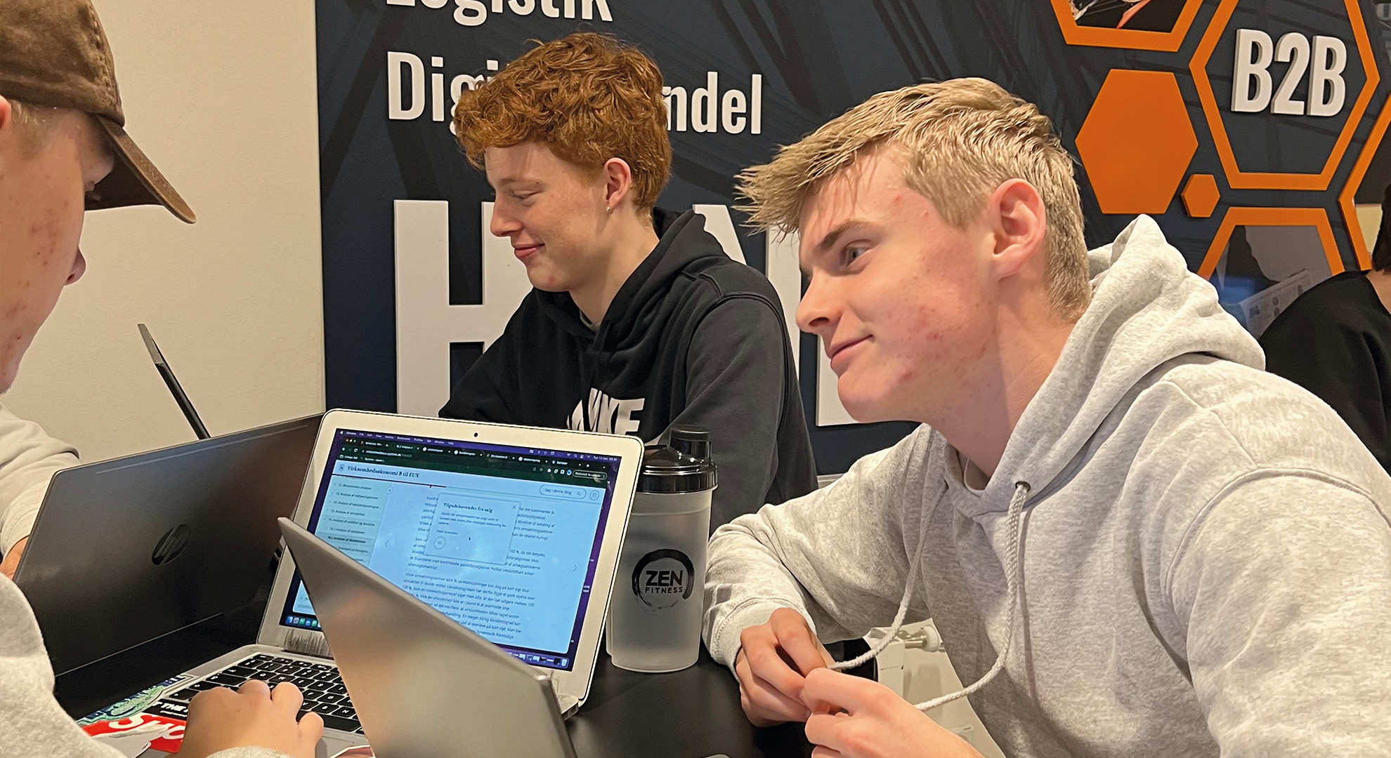 Gruppearbejde i fællesrum på EUD Business