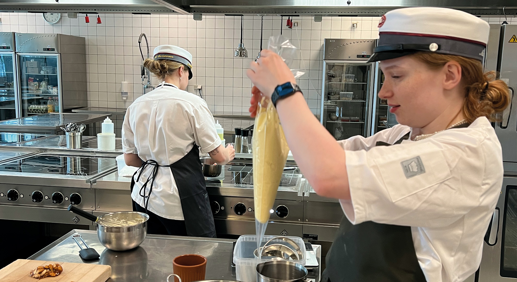 EUX Tech Gastronomer Arbejder I Køkken