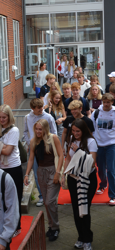 HHX Livet Paa Skolen Foersteskoledag Flag Roed Loeber
