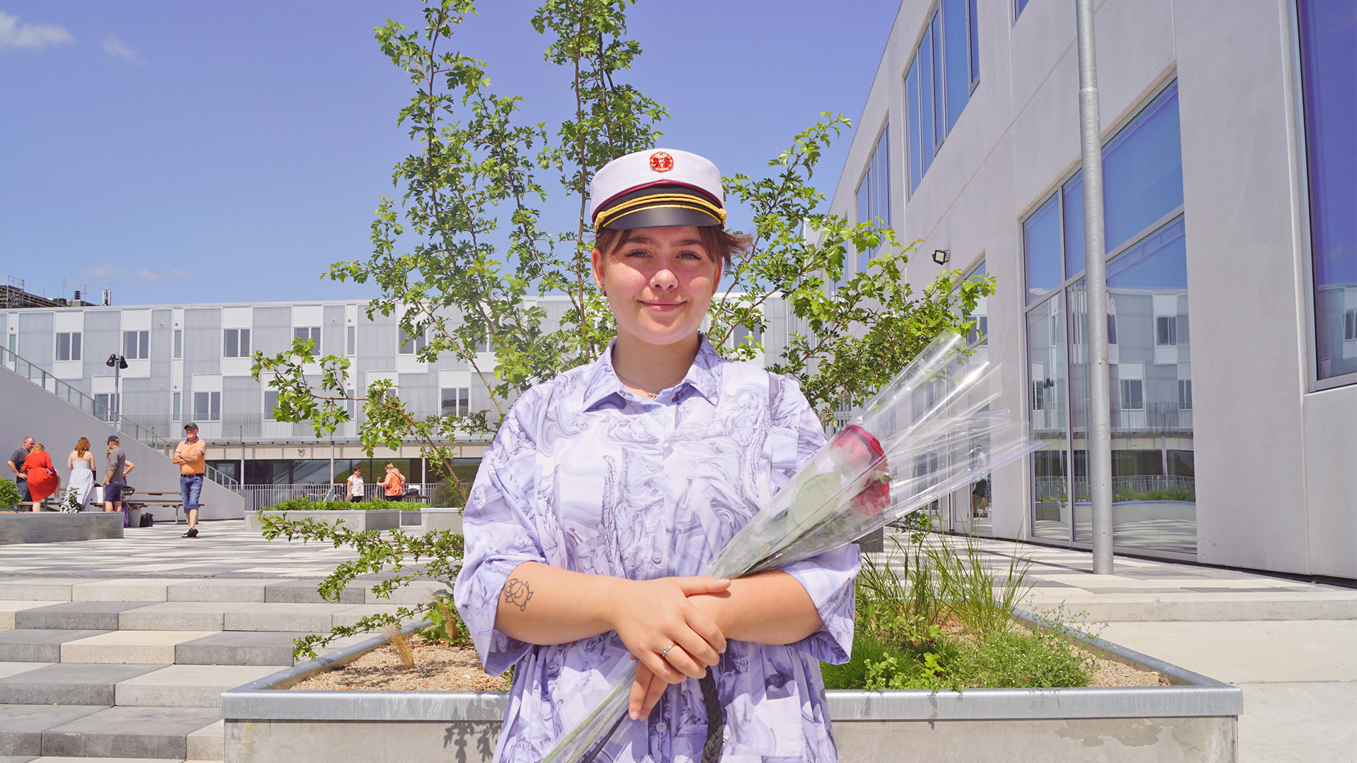 EUX business elev med eux hue på tagterassen på College360