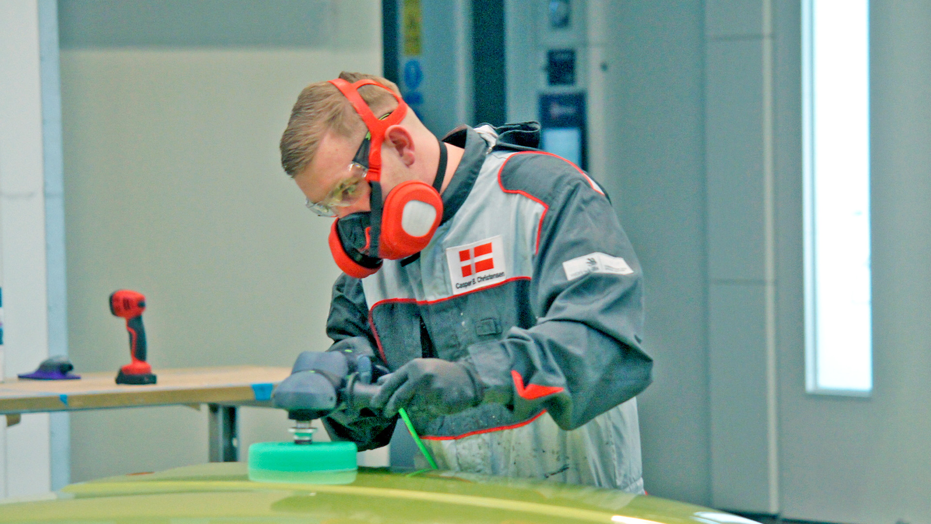 Autolakerer i gang med at slibe til worldskills konkurrencen 2022