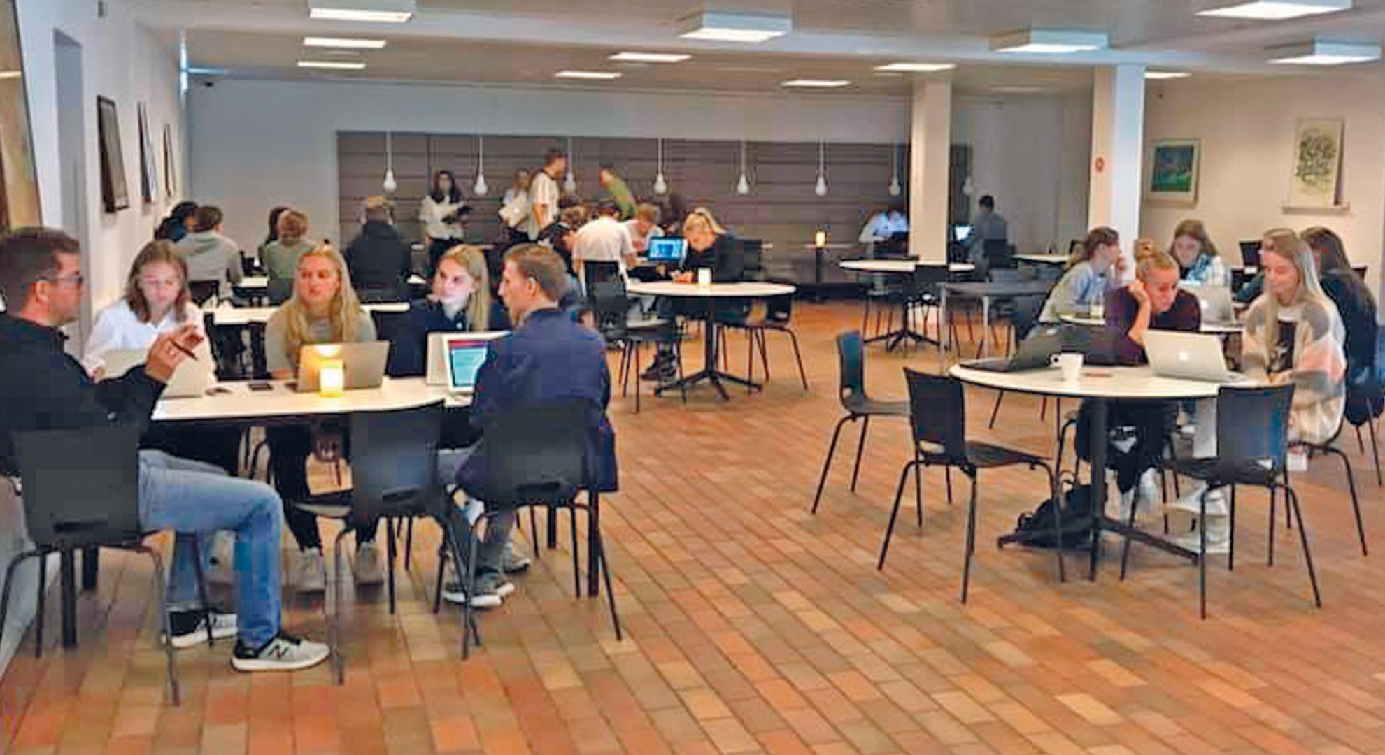 hhx elever til studiecafé på Handelsgymnasiet Silkeborg