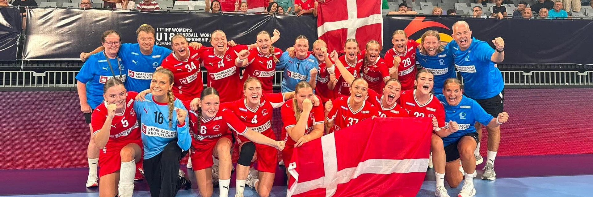 HHX eleven Mathilde sammen med sit VM-håndboldhold, som vandt bronze