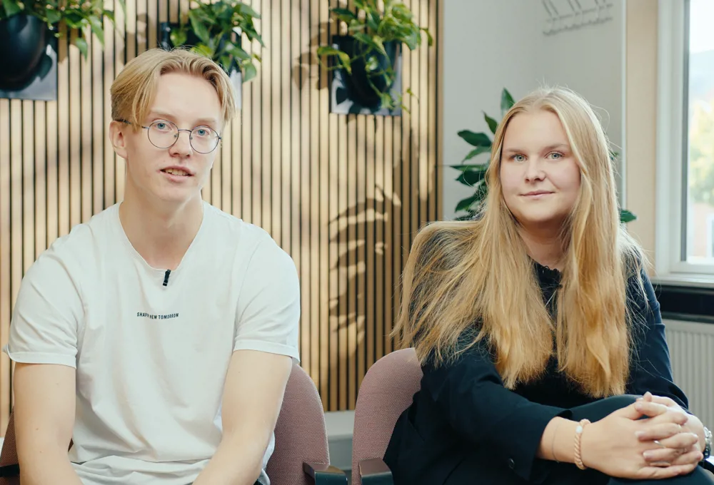 HHX eleverne Mark og Nanna fortæller om studieretningen Økonomi og finans på Handelsgymnasiet Silkeborg