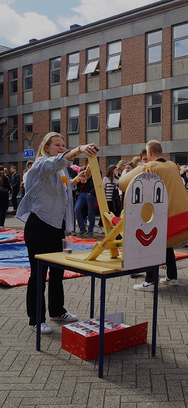 Hhx Livet Paa Skolen Sidste Skoledag Floedebollekast