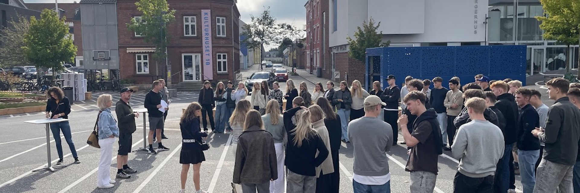 HHX elever deltager i en dag for en sag